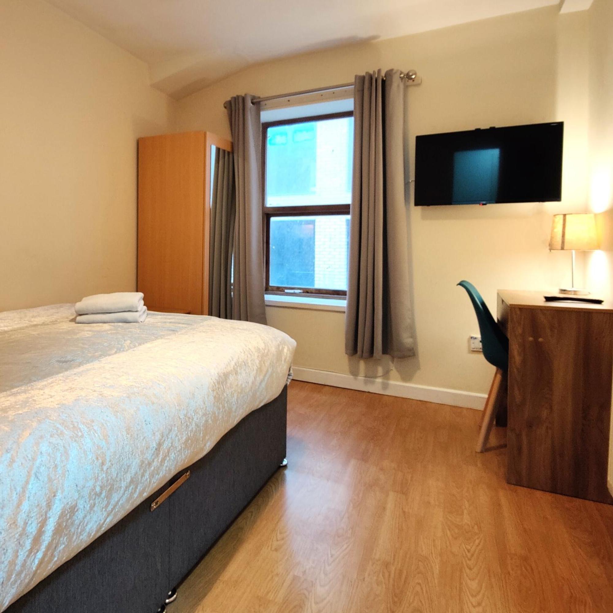 Centre Private Including Smart Tvs - With Shared Bathroom